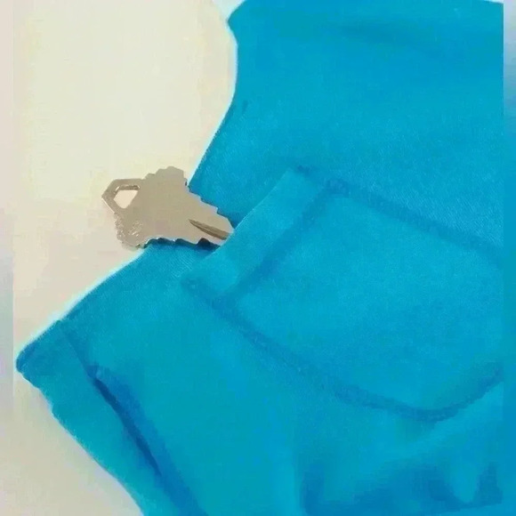 Lululemon Run: Mile A Minute Tank
Beach Blanket Blue / Aquamarine size 6 - Picture 7 of 15